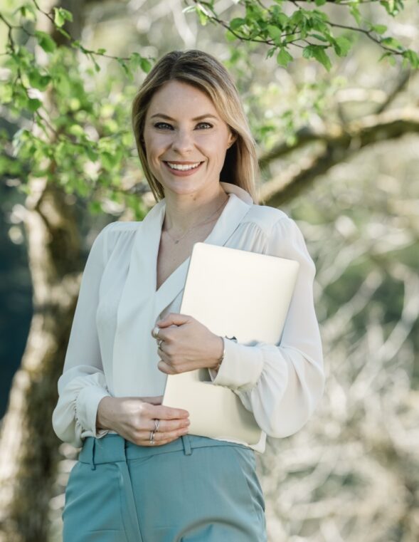 https://sabinepichlerkuss.com/wp-content/uploads/2025/06/72AD3BE9-8110-46B0-89C7-789A1175232E-2-589x761.jpg